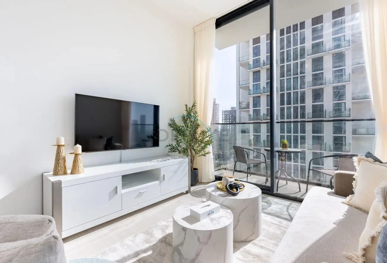 Modern 2BR with Private Pool |  Near Circle Mall