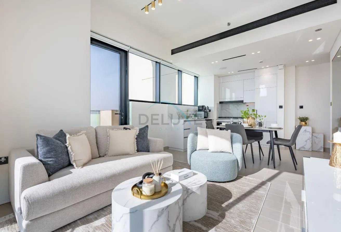 Modern 2BR with Private Pool |  Near Circle Mall