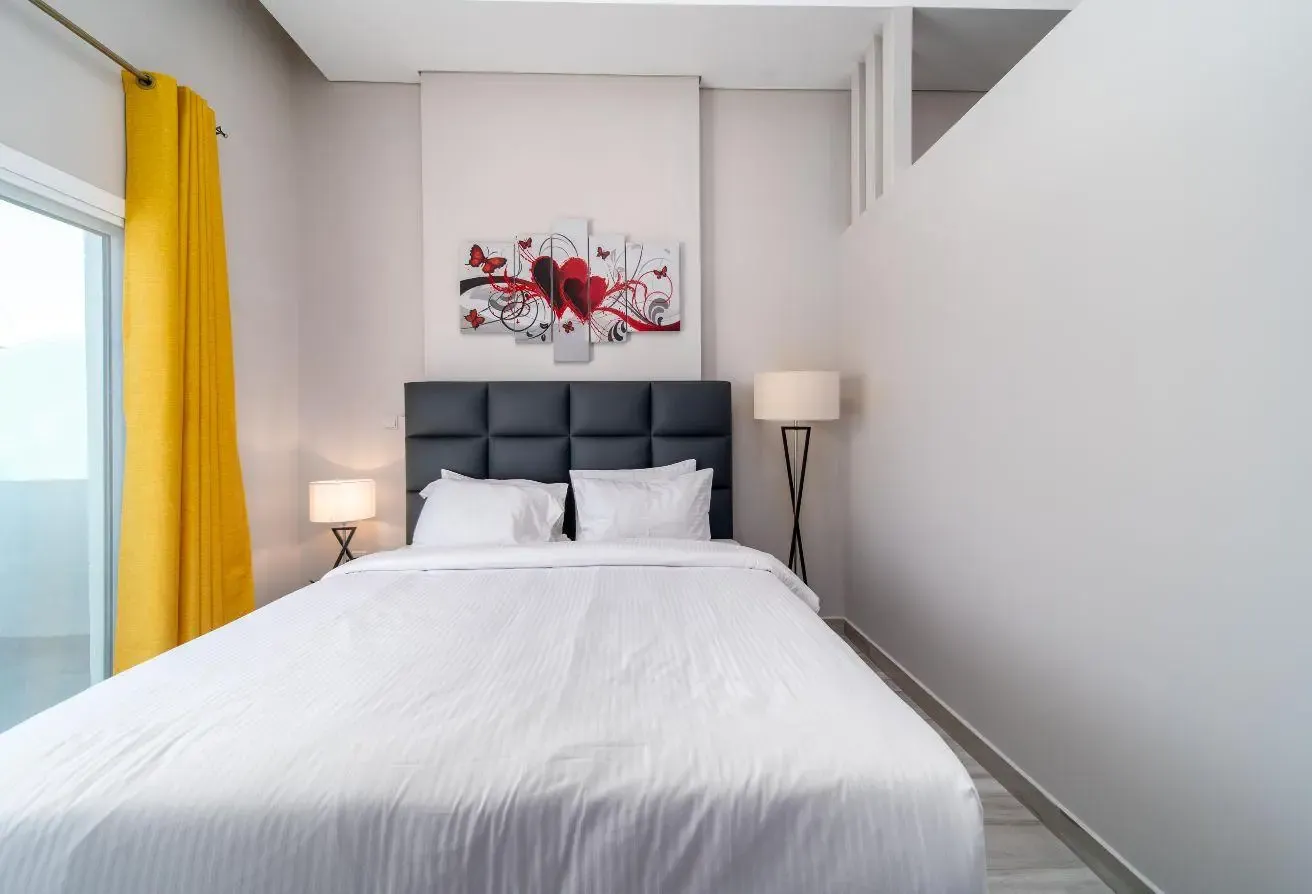 Modern | Large Layout | Furnished