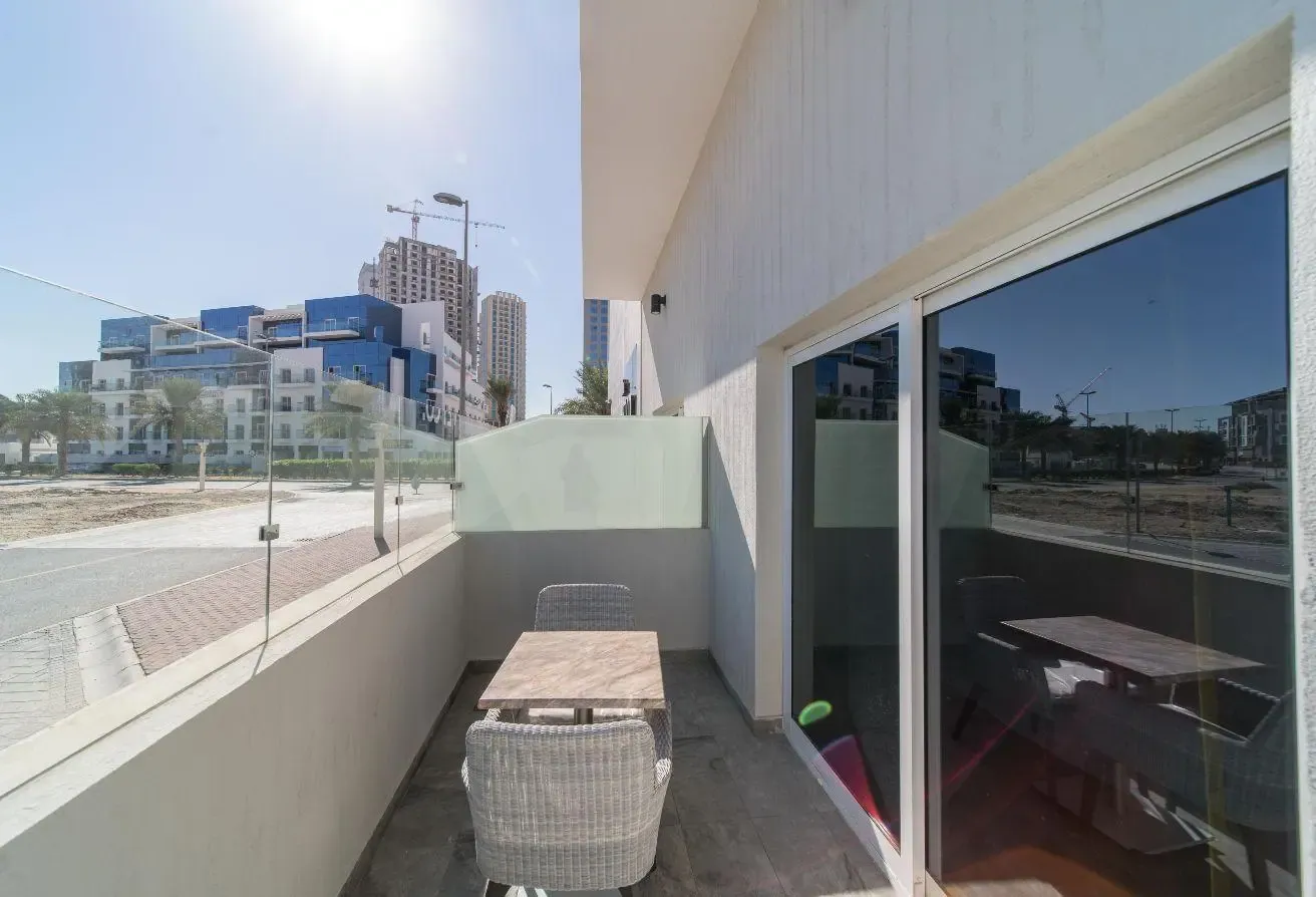 Modern | Large Layout | Furnished