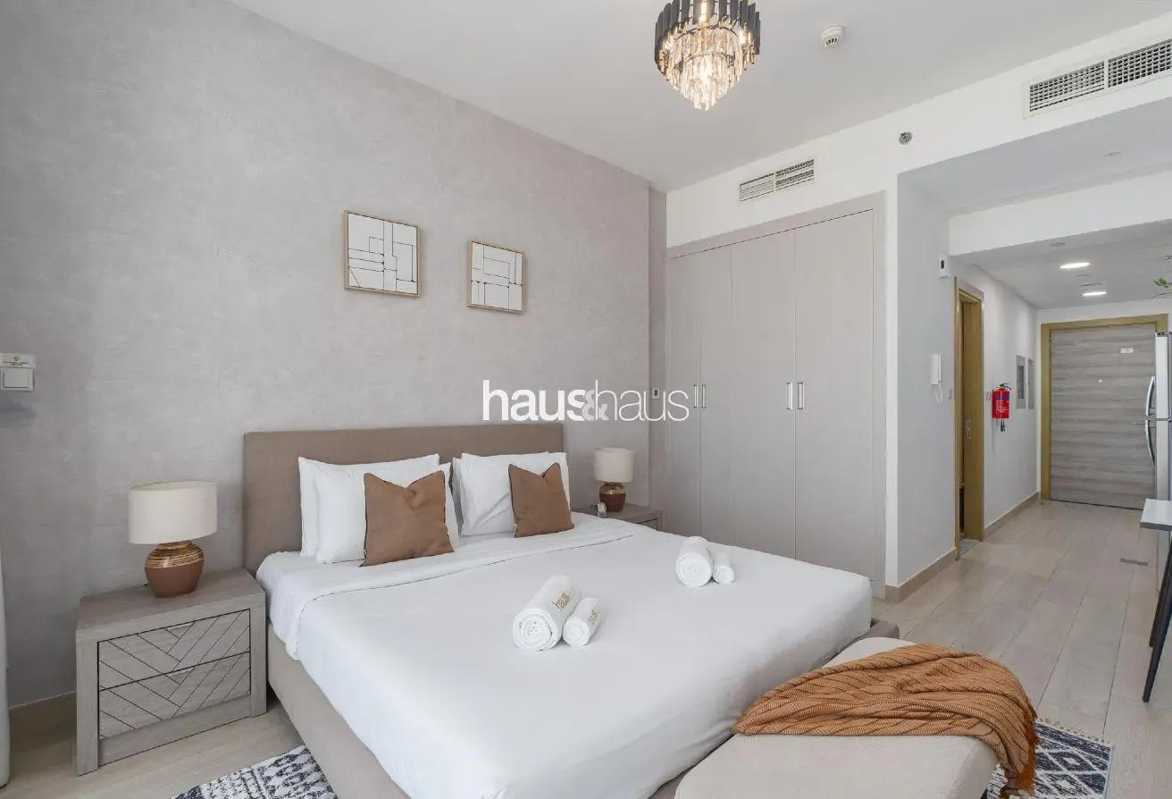 Bright Studio | Modern Facilities | Near Park