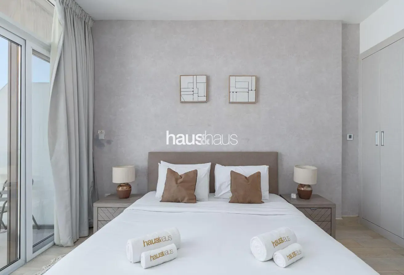 Bright Studio | Modern Facilities | Near Park