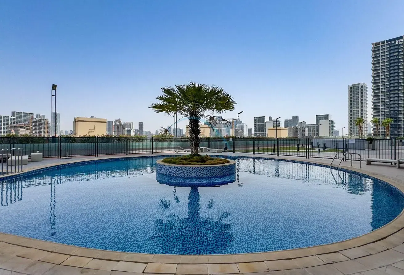 Sky-High Studio, Minutes Walk from Mall and Park