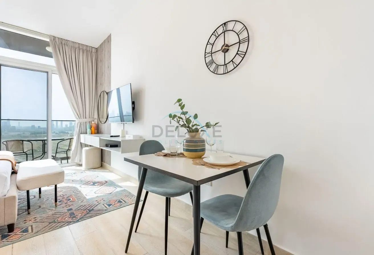 Sky-High Studio, Minutes Walk from Mall and Park