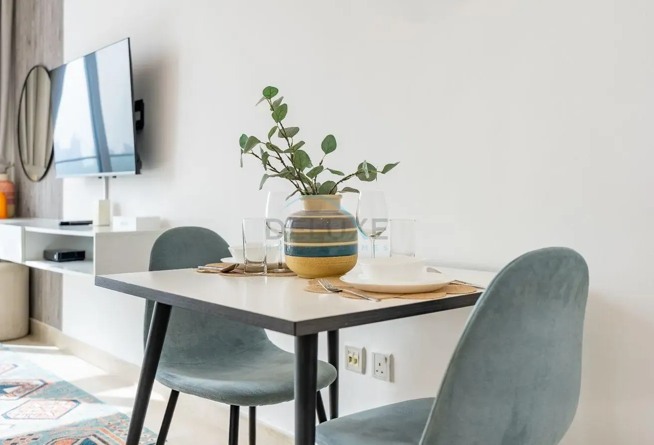 Sky-High Studio, Minutes Walk from Mall and Park