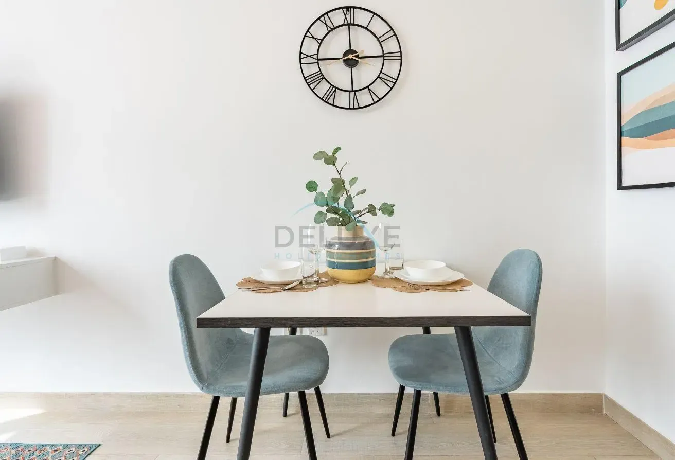 Sky-High Studio, Minutes Walk from Mall and Park