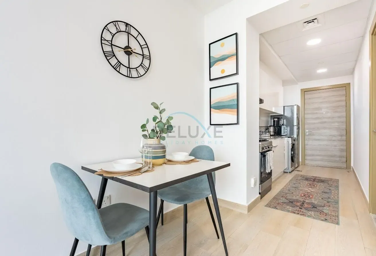 Sky-High Studio, Minutes Walk from Mall and Park