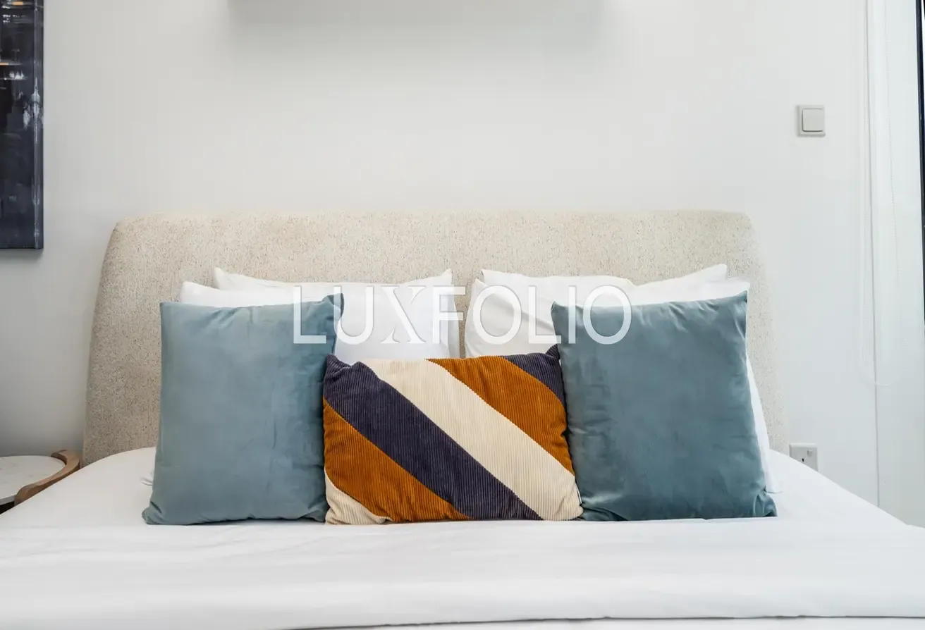 UNIQUE BLUE STUDIO AT BLOOM AVAILABLE NOW