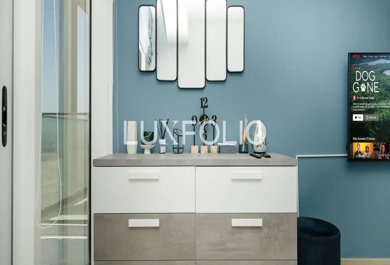 UNIQUE BLUE STUDIO AT BLOOM AVAILABLE NOW
