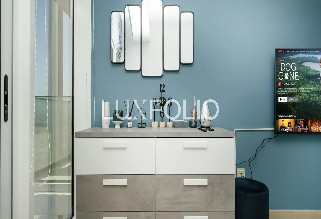 UNIQUE BLUE STUDIO AT BLOOM AVAILABLE NOW