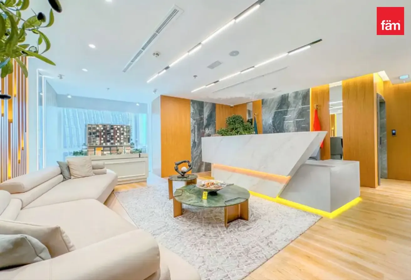 Luxurious | Open Layout | Commercial Expert