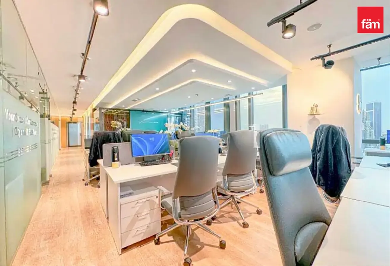 Luxurious | Open Layout | Commercial Expert