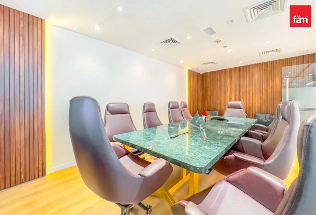 Luxurious | Open Layout | Commercial Expert