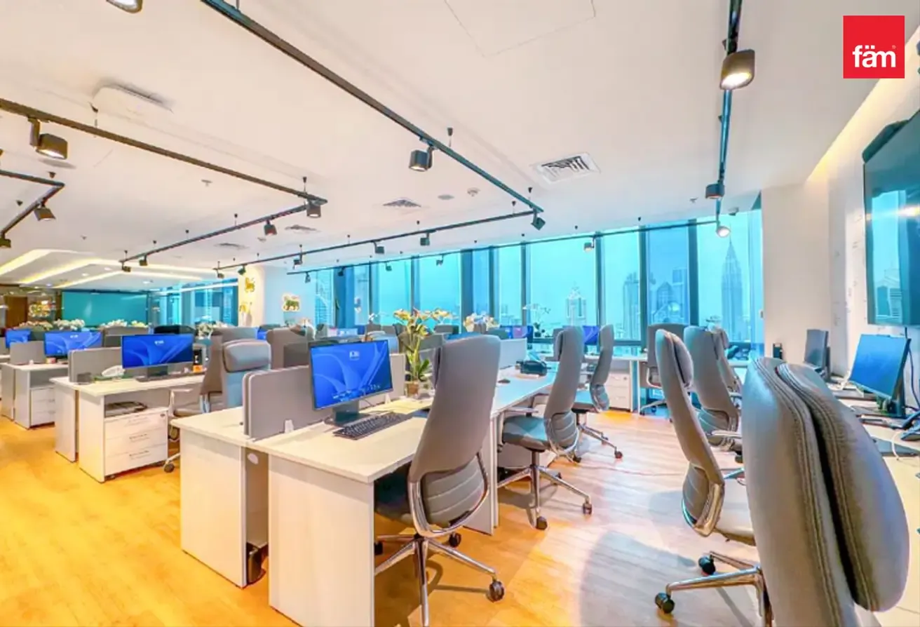 Luxurious | Open Layout | Commercial Expert