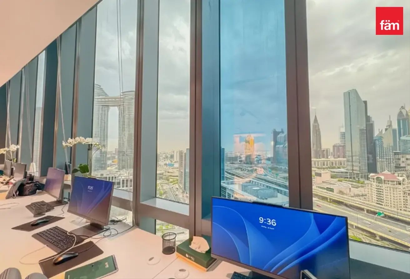 Luxurious | Open Layout | Commercial Expert