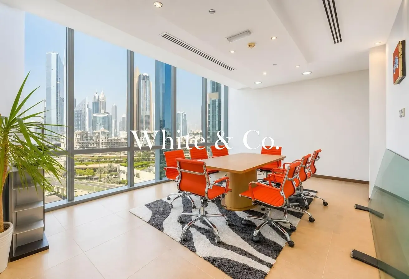 Vacant Office | Prime Location | 9 Parking