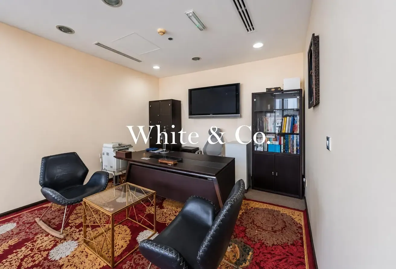Vacant Office | Prime Location | 9 Parking