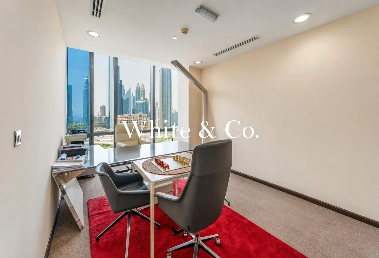 Vacant Office | Prime Location | 9 Parking