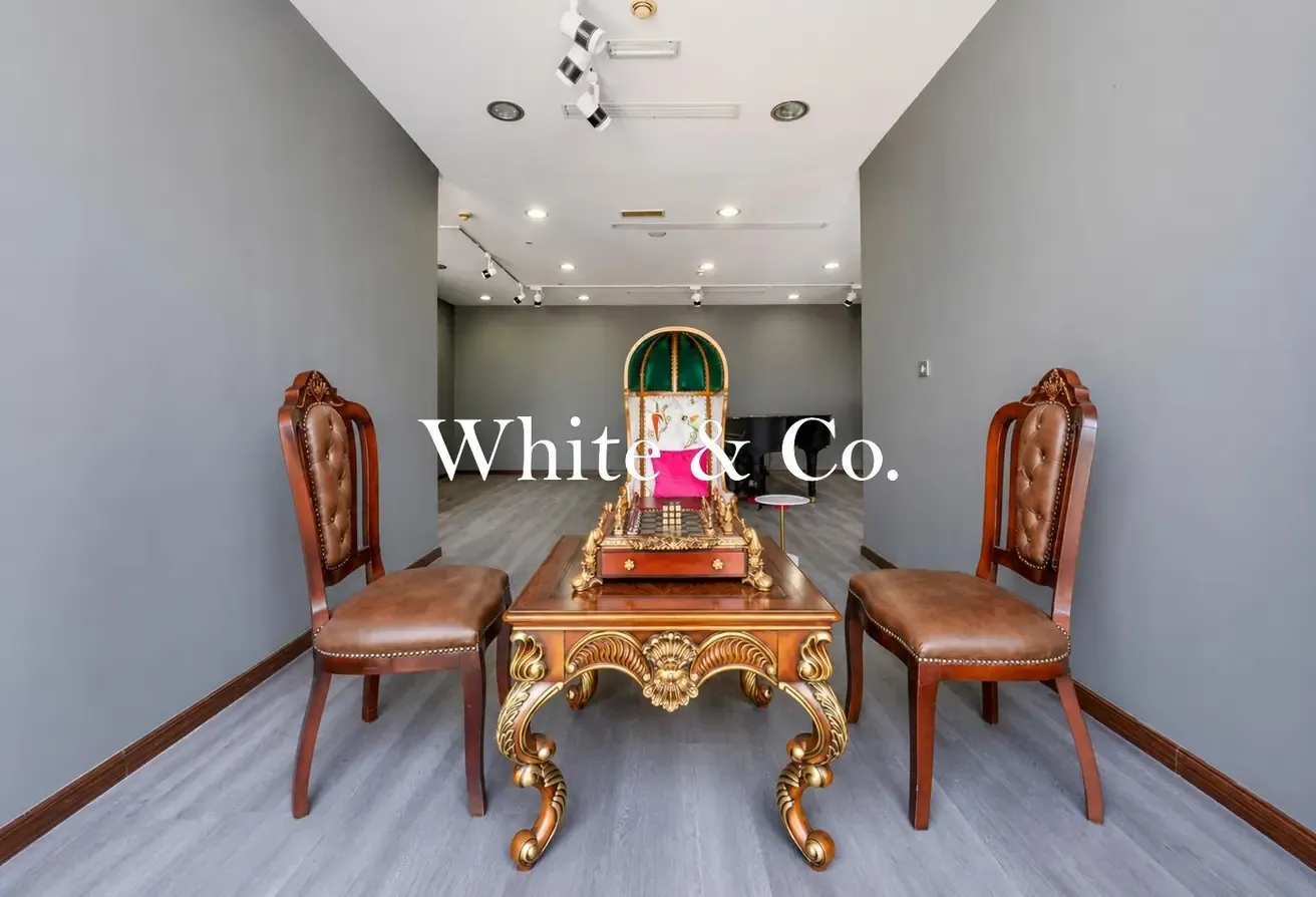 Vacant Office | Prime Location | 9 Parking