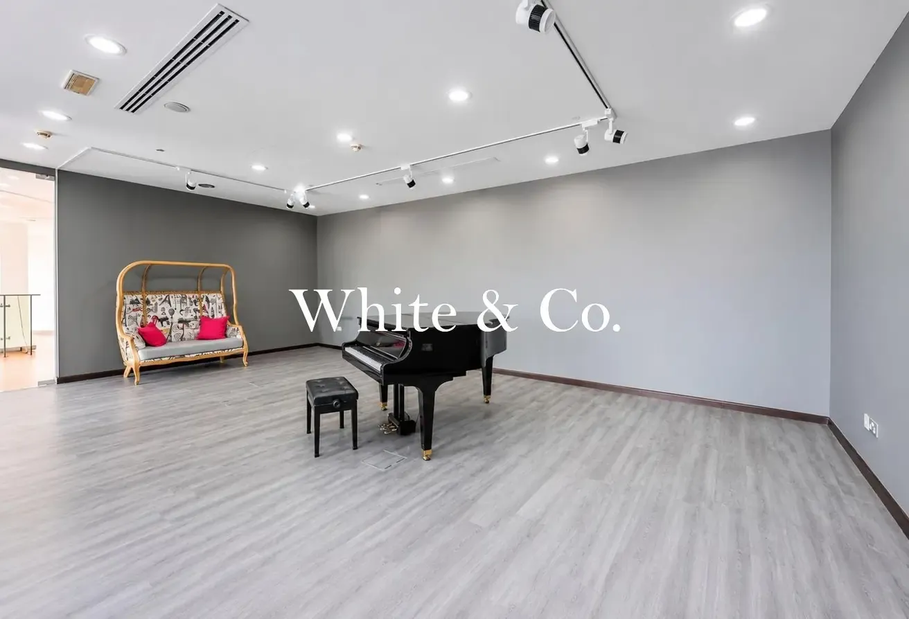 Vacant Office | Prime Location | 9 Parking