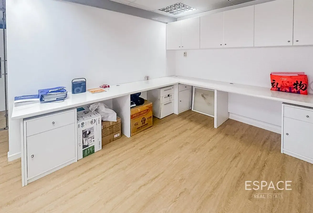 Grade A| Furnished | Emirates Living View