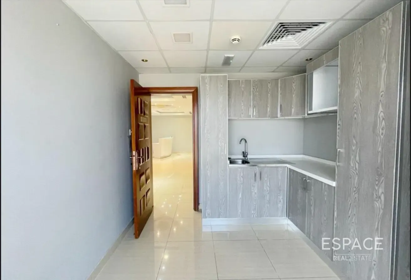 Fully Furnished | Vacant | Fully Fitted