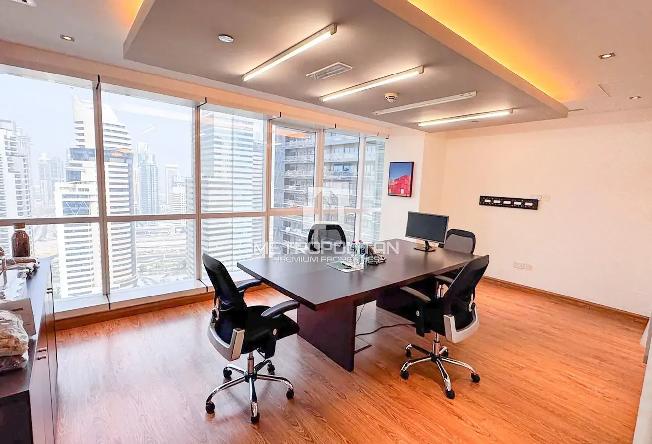 High End Fitted | Lake View | Grade A