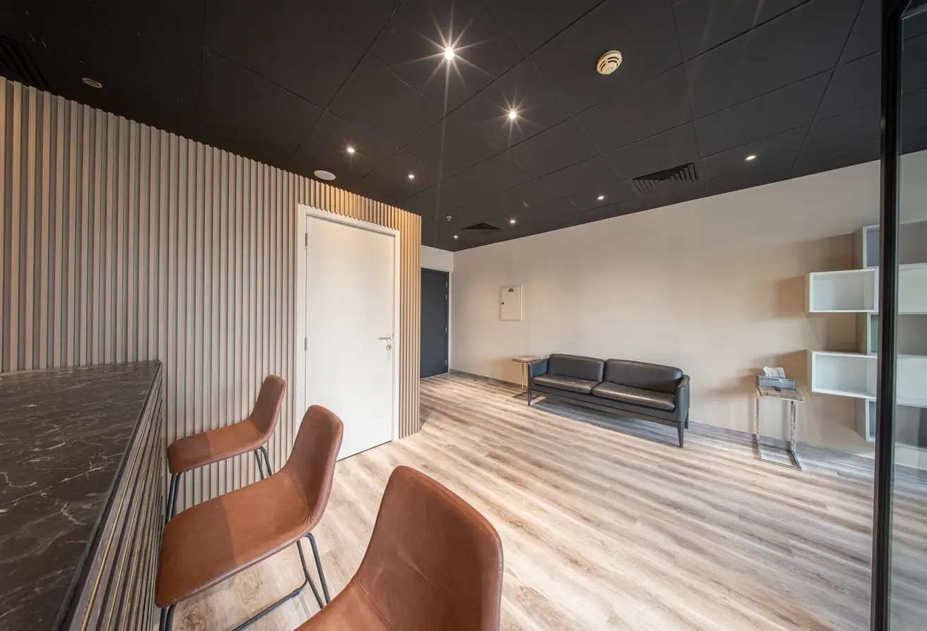 Vacant | Furnished | Ready for Business