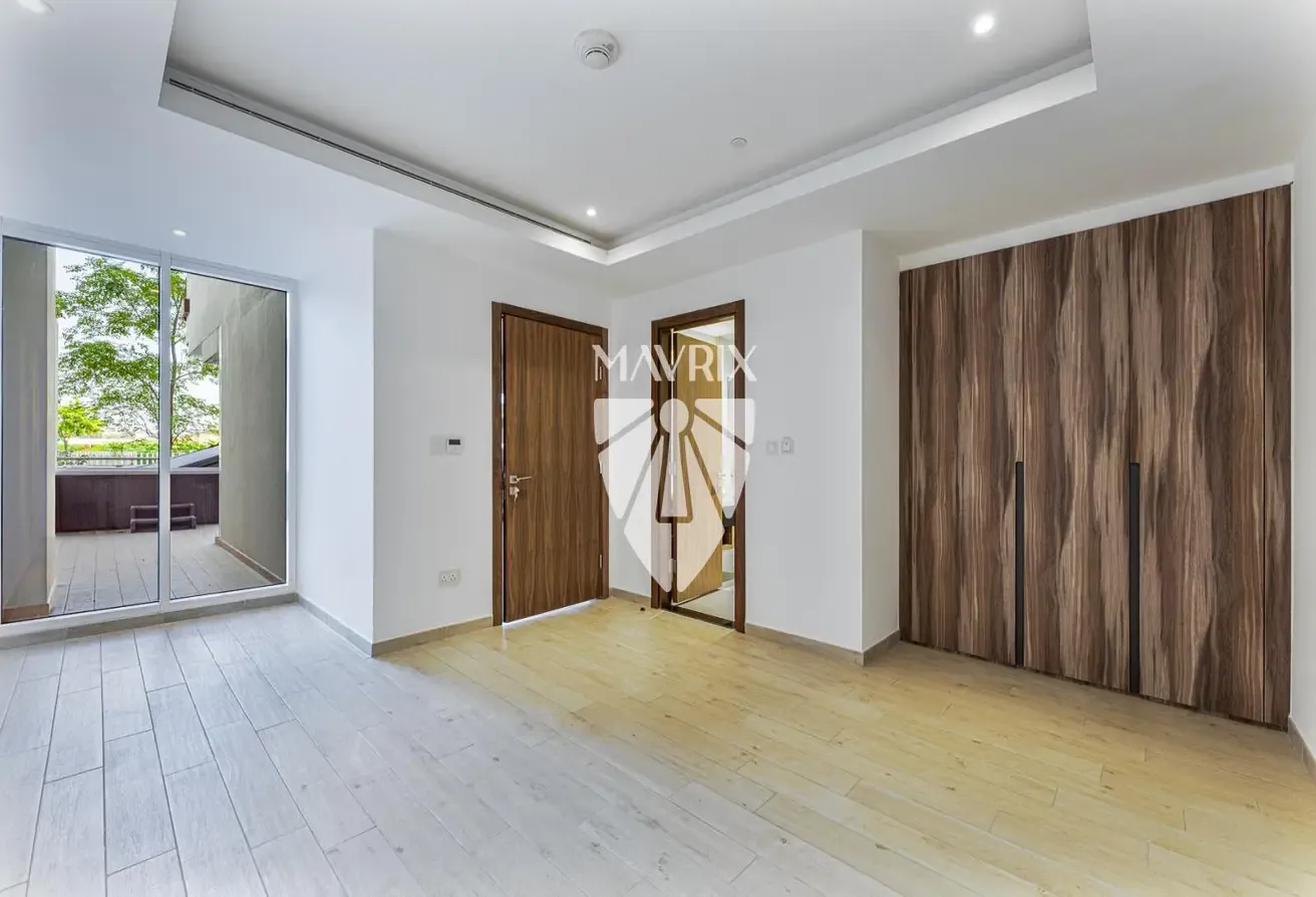 Price Reduced | Burj Khalifa View |Private Jacuzzi