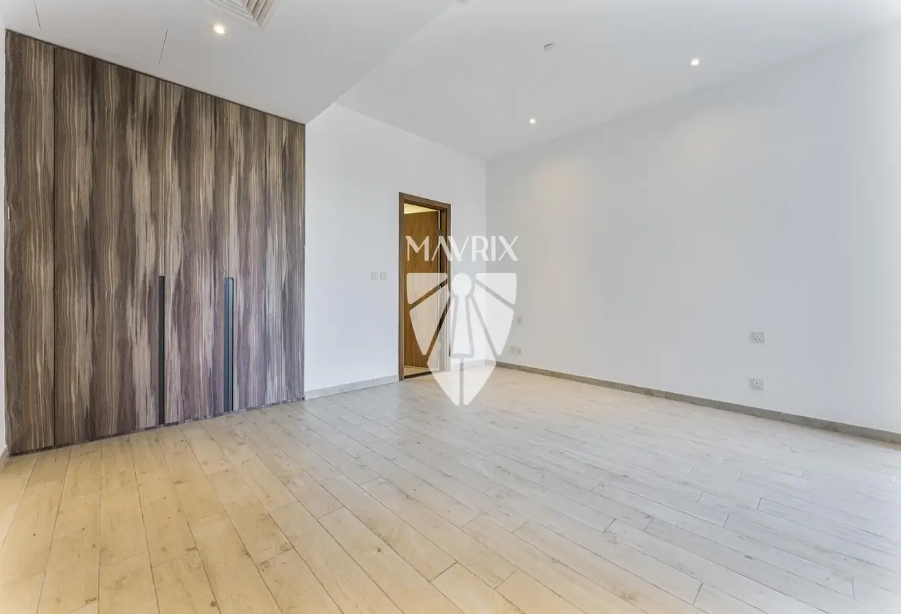 Price Reduced | Burj Khalifa View |Private Jacuzzi