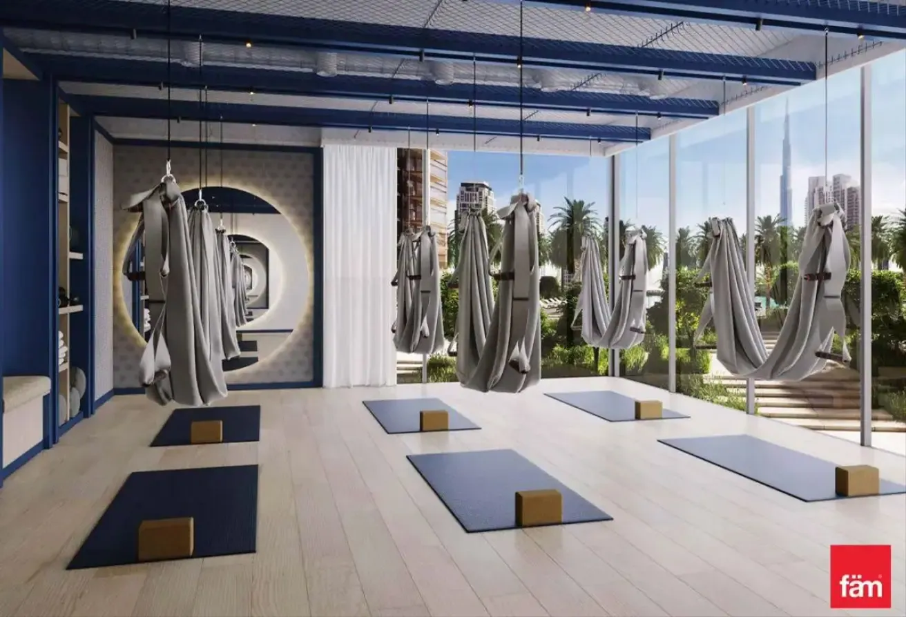 Canal & Peninsula Side | Spacious