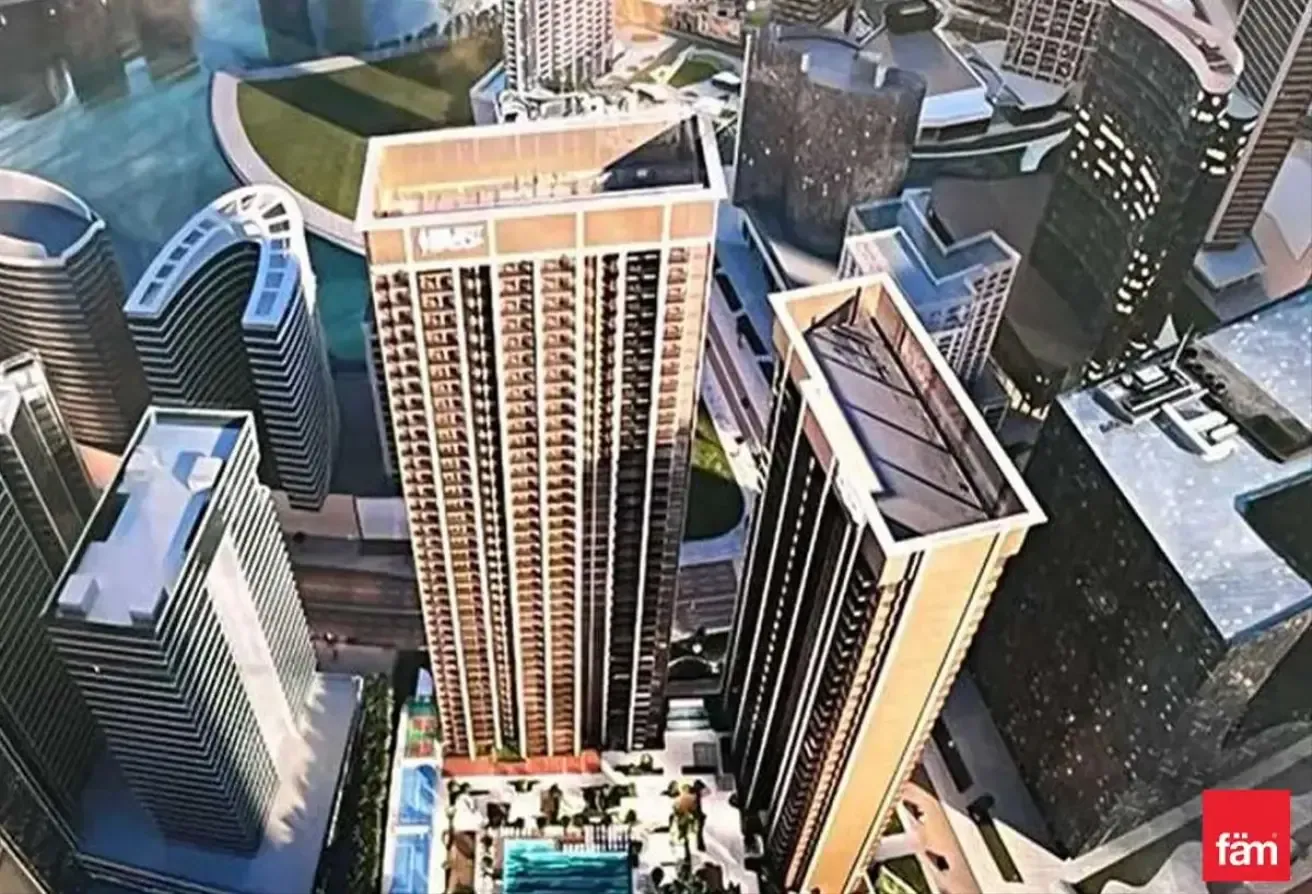 Canal & Peninsula Side | Spacious