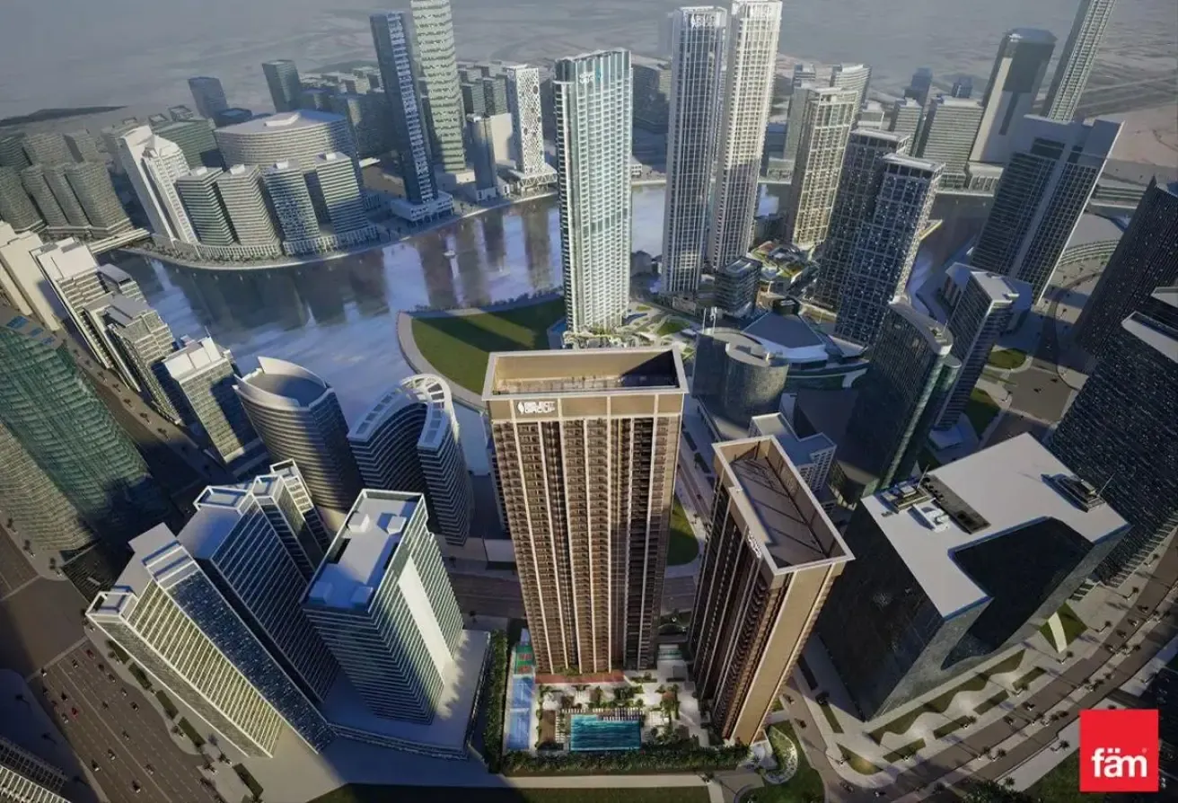 Canal & Peninsula Side | Spacious