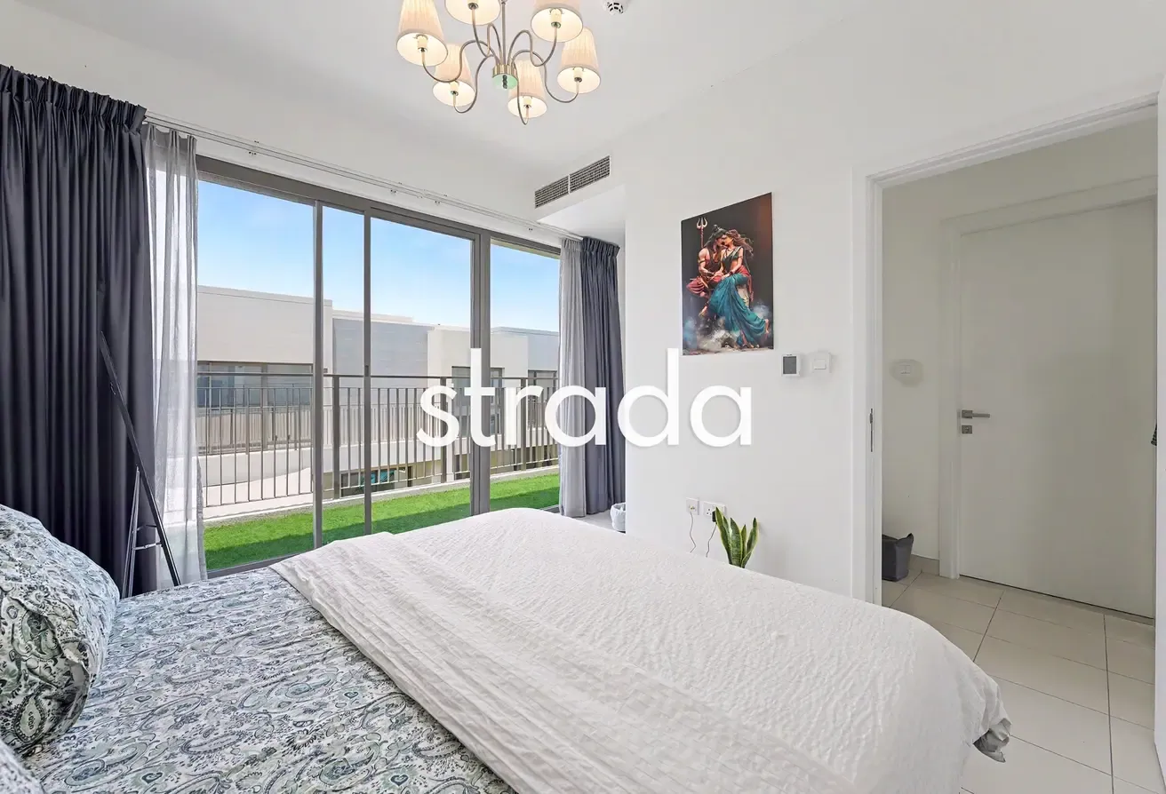 Corner Plot | Vacant on Transfer | Landscaped
