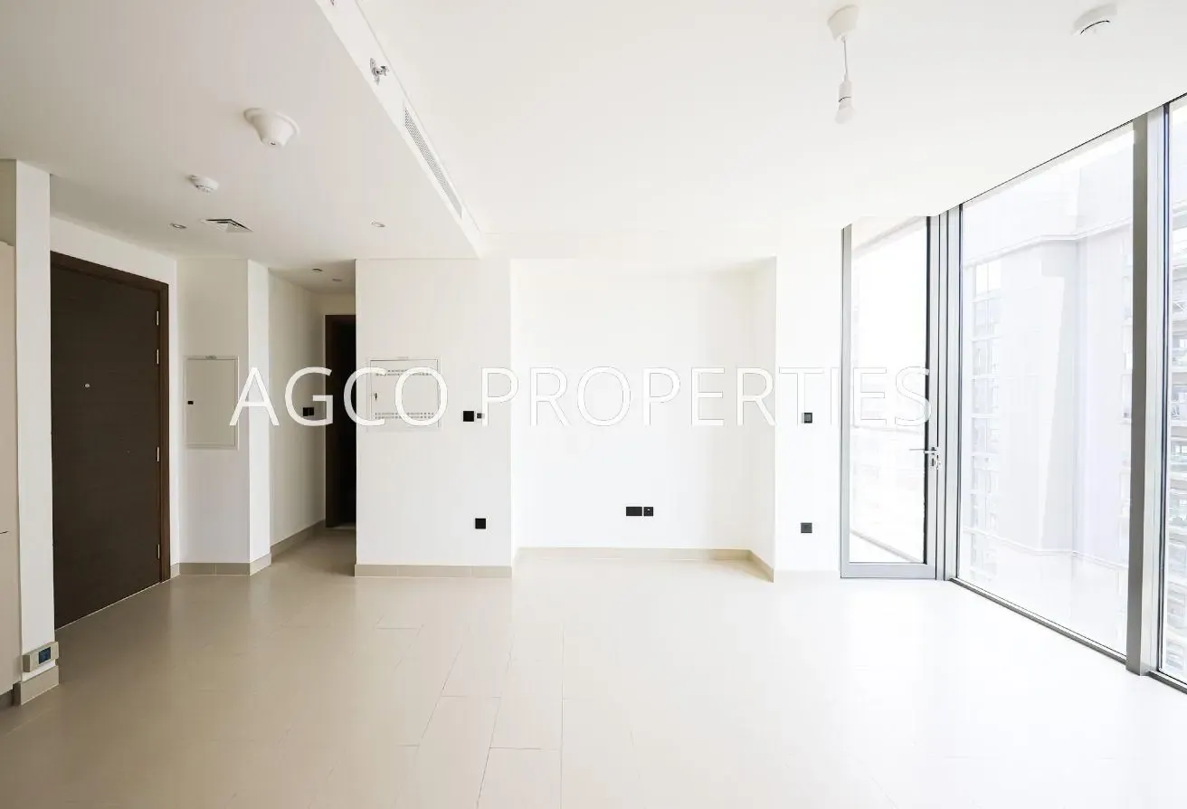 Vacant | Hartland View | Mid Floor