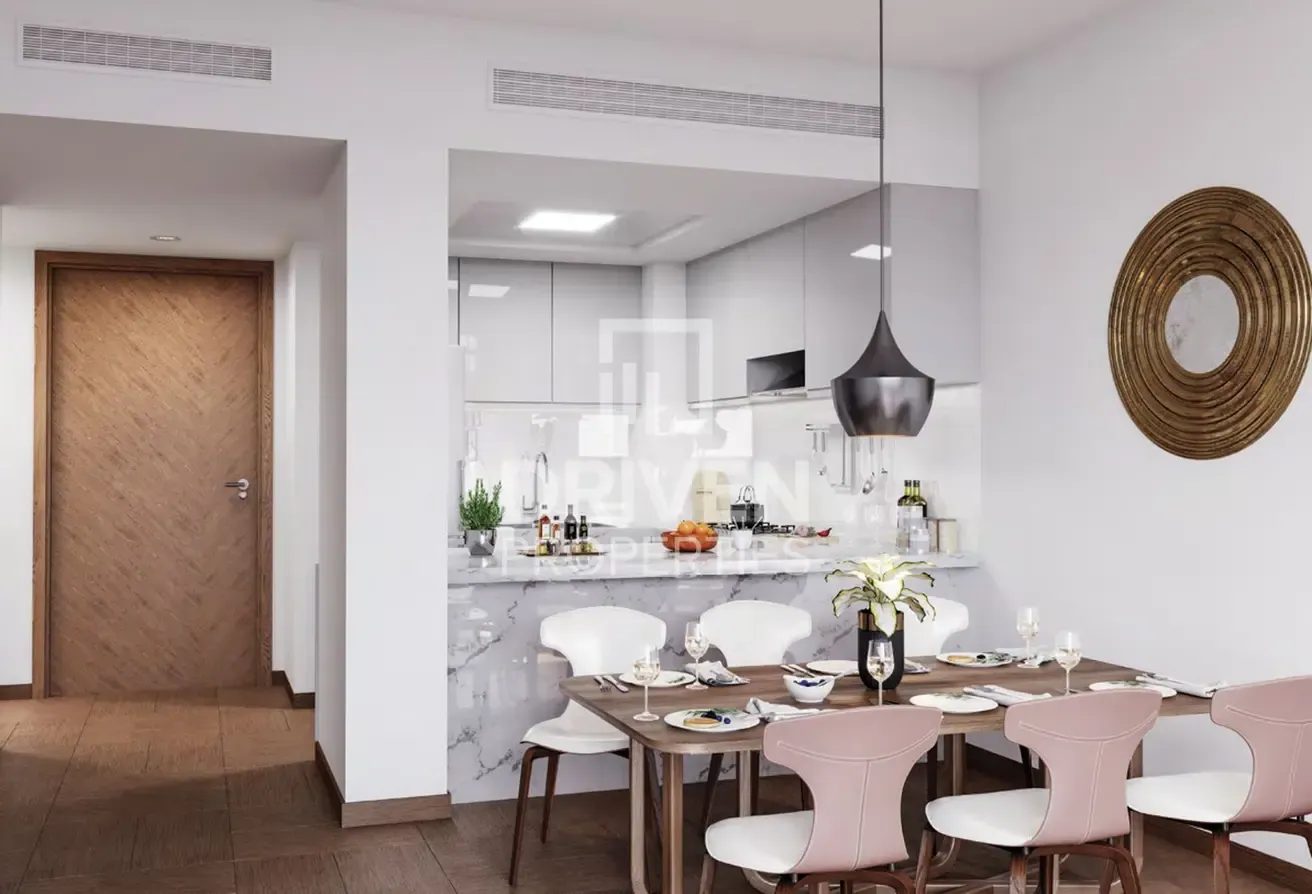 Grand Community Style | Bright | Golf Side Facing