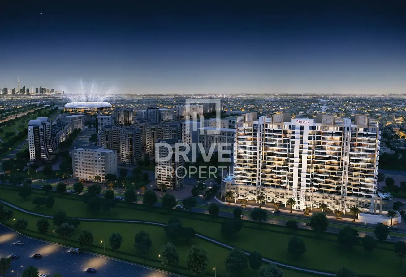 Grand Community Style | Bright | Golf Side Facing
