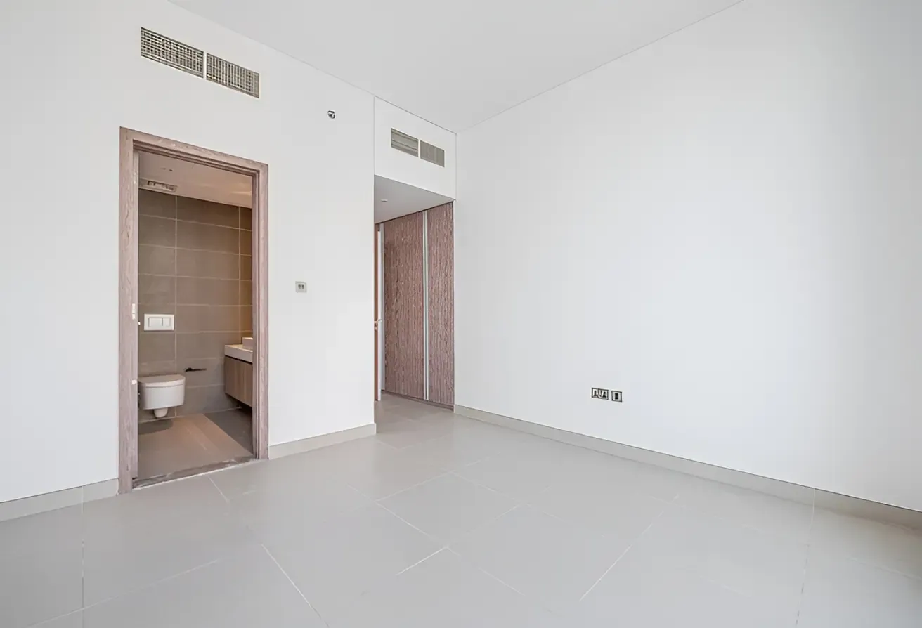 High Floor| Spectacular Canal View | Vacant soon