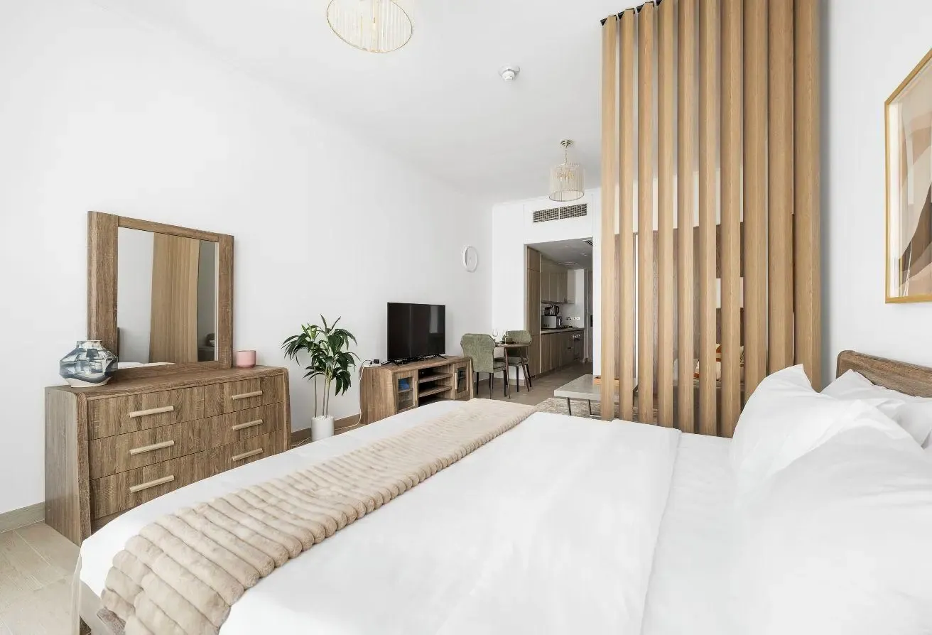 Modern Studio | Balcony | Prime Location