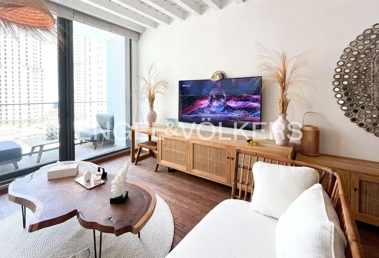 FULLY UPGRADED | VACANT | FURNISHED