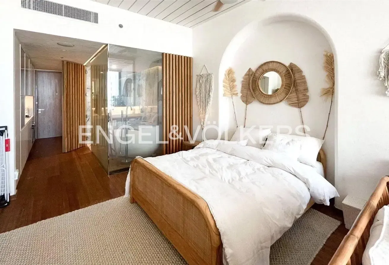 FULLY UPGRADED | VACANT  | FURNISHED