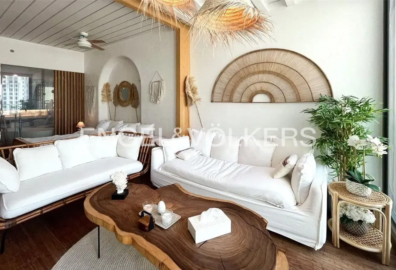 FULLY UPGRADED | VACANT  | FURNISHED