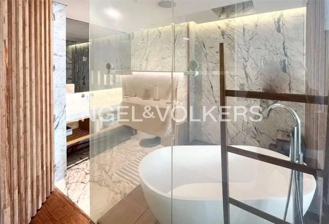 FULLY UPGRADED | VACANT  | FURNISHED