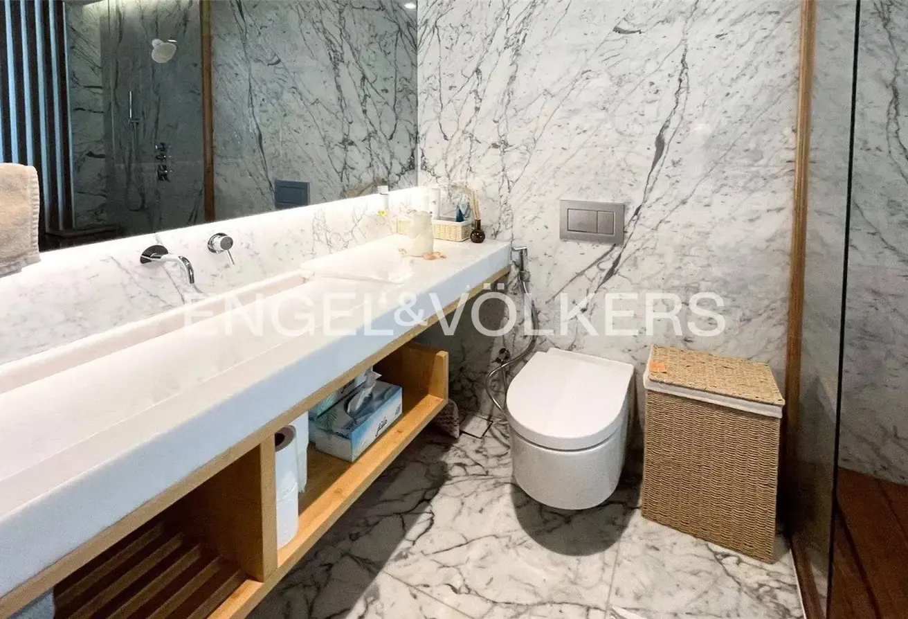 FULLY UPGRADED | VACANT  | FURNISHED