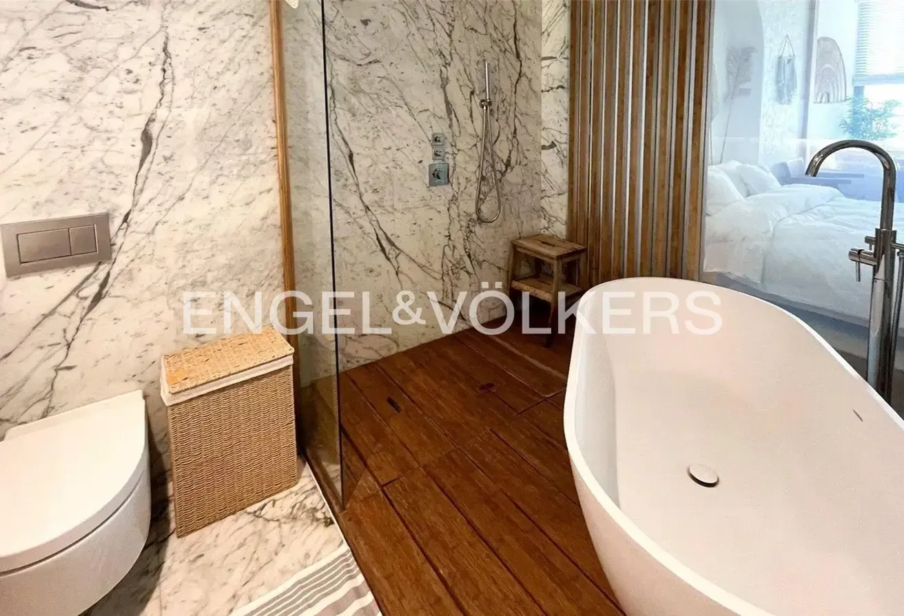FULLY UPGRADED | VACANT  | FURNISHED
