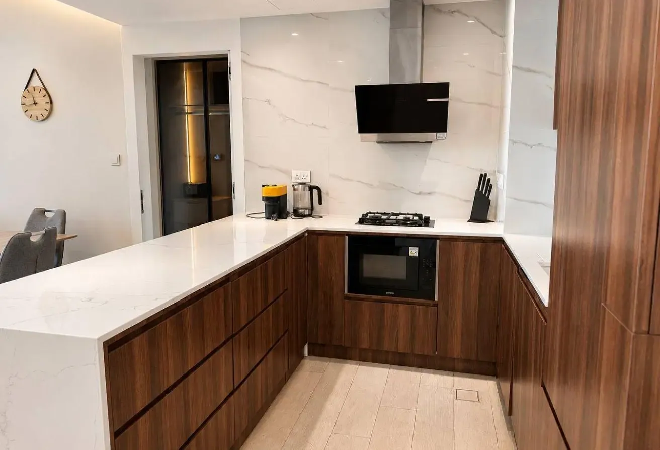 Marina & Sea Views / Furnished 1BR / Upgraded