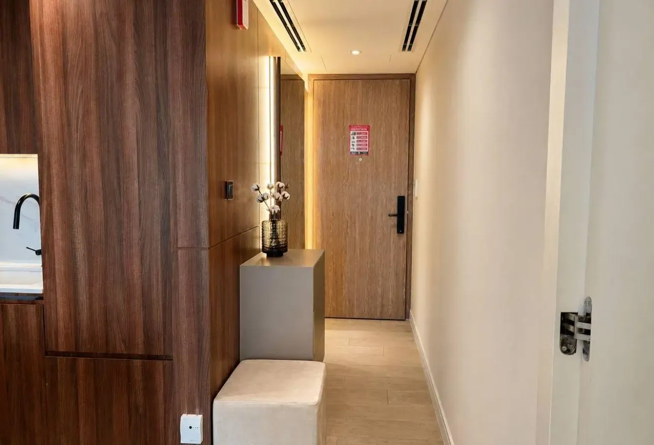 Marina & Sea Views / Furnished 1BR / Upgraded