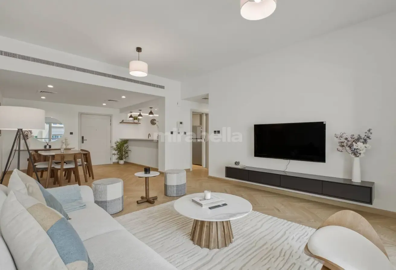 Turnkey | Pool View | Large and Rare Layout