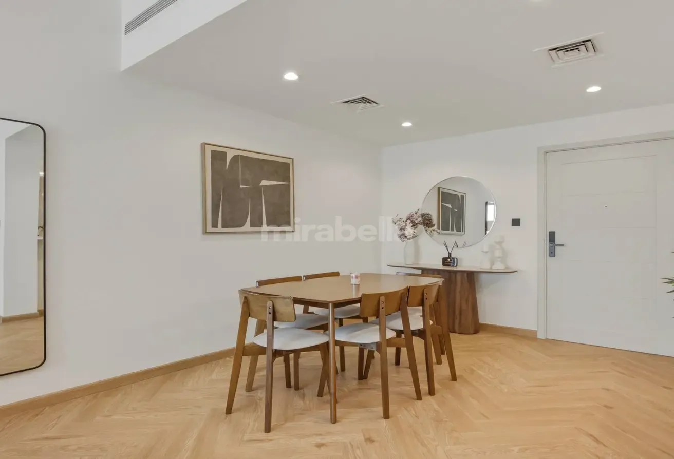 Turnkey | Pool View | Large and Rare Layout