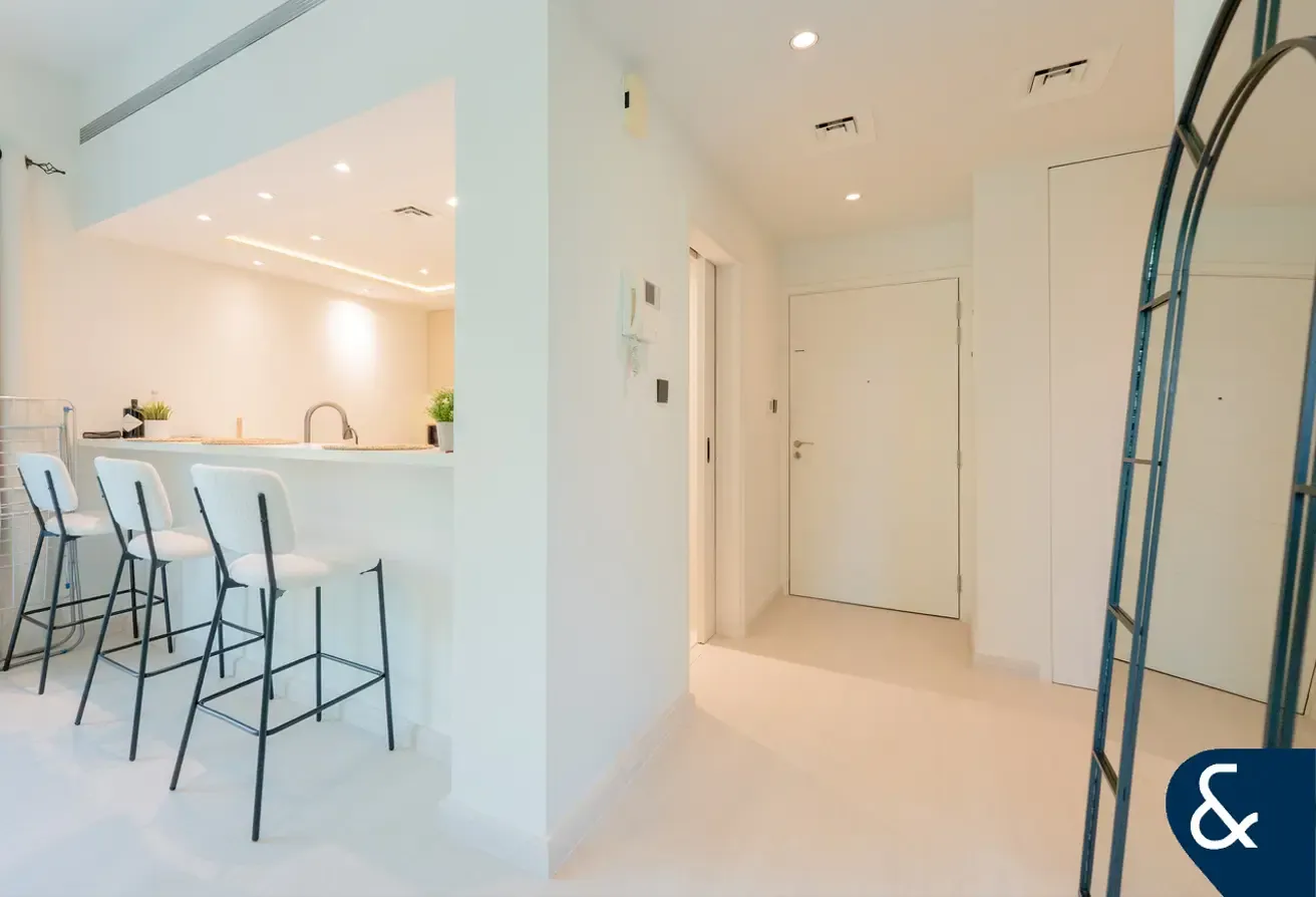 Corner Unit | Fully Upgraded | Low Floor